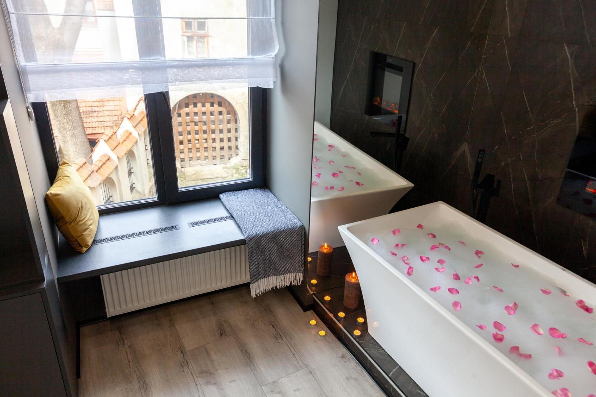 Royal Romantic Apartment With Bathtub Lviv Luaran gambar