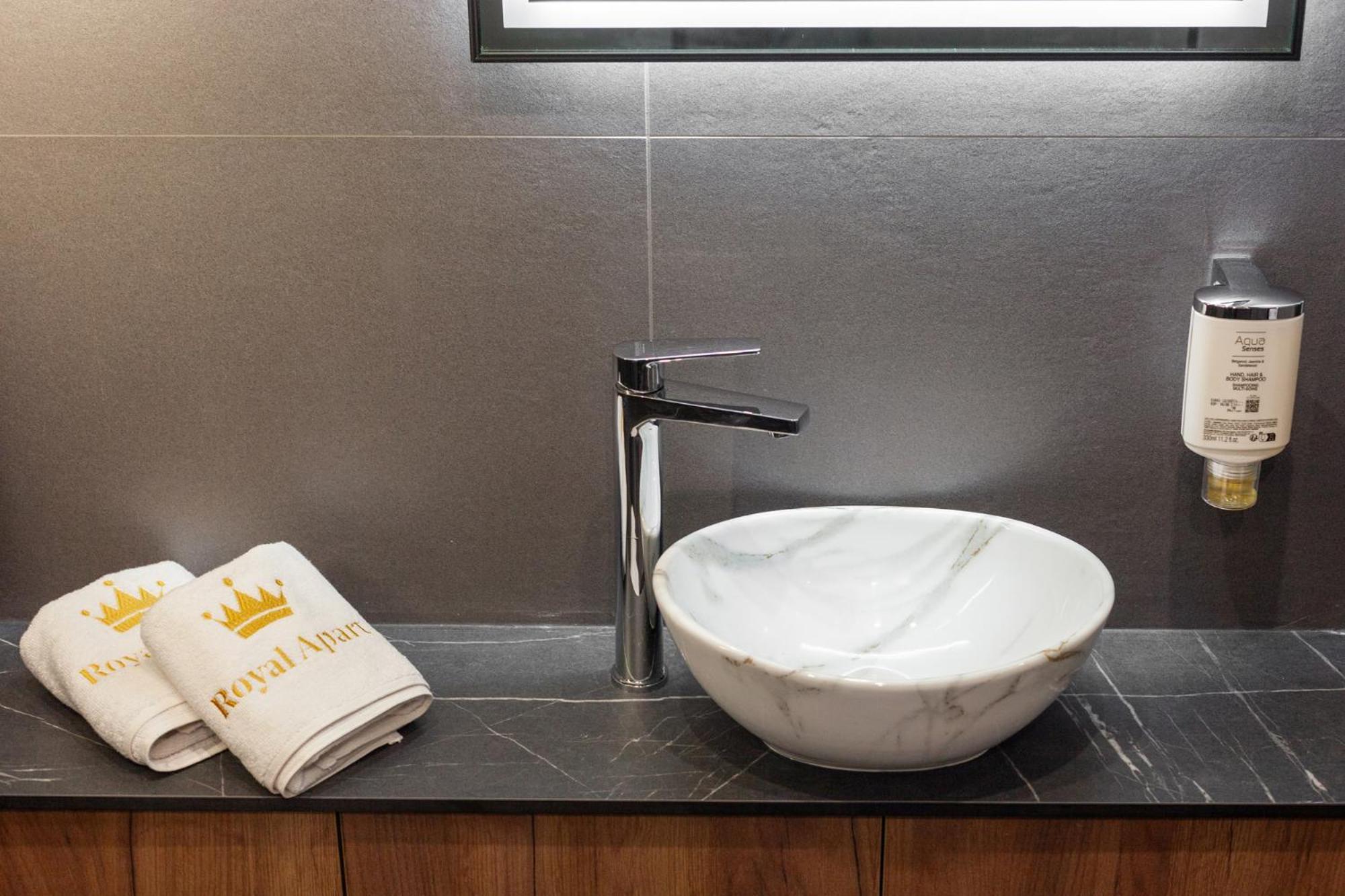 Royal Romantic Apartment With Bathtub Lviv Luaran gambar